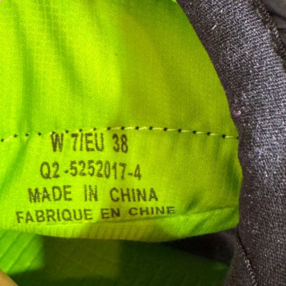 OOFOS Oomg Black Snow Bootie Women’s Size 7 US - Picture 8 of 8